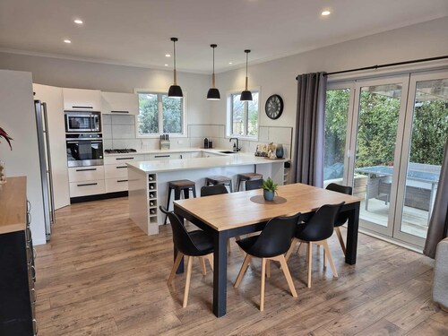 Charming meets modern with private garden retreat