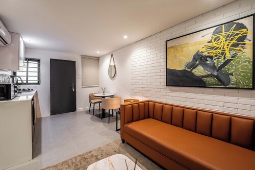 Cozy 1-Bedroom in Dolphin Estate, Ikoyi with Wi-Fi, DSTV & Modern Amenities