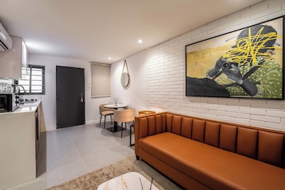 Cozy 1-Bedroom in Dolphin Estate, Ikoyi with Wi-Fi, DSTV & Modern Amenities
