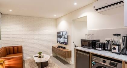 Cozy 1-Bedroom in Dolphin Estate, Ikoyi with Wi-Fi, DSTV & Modern Amenities