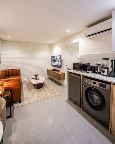 Cozy 1-Bedroom in Dolphin Estate, Ikoyi with Wi-Fi, DSTV & Modern Amenities