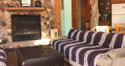 Architectural Gem in Patagonia, AZ
Private 1-bedroom cottage with great views