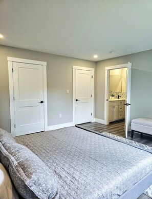 3 chambres, bureau, Wi-Fi gratuit, draps fournis