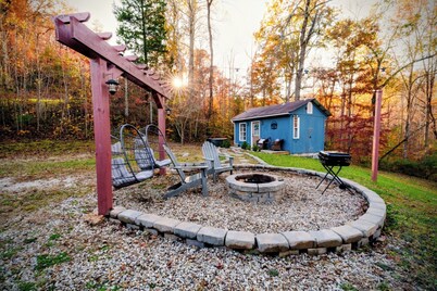 High Rock Hideaway Red River Gorge KY Cabin for 2 /Winter Pricing/ Hot Tub Wifi