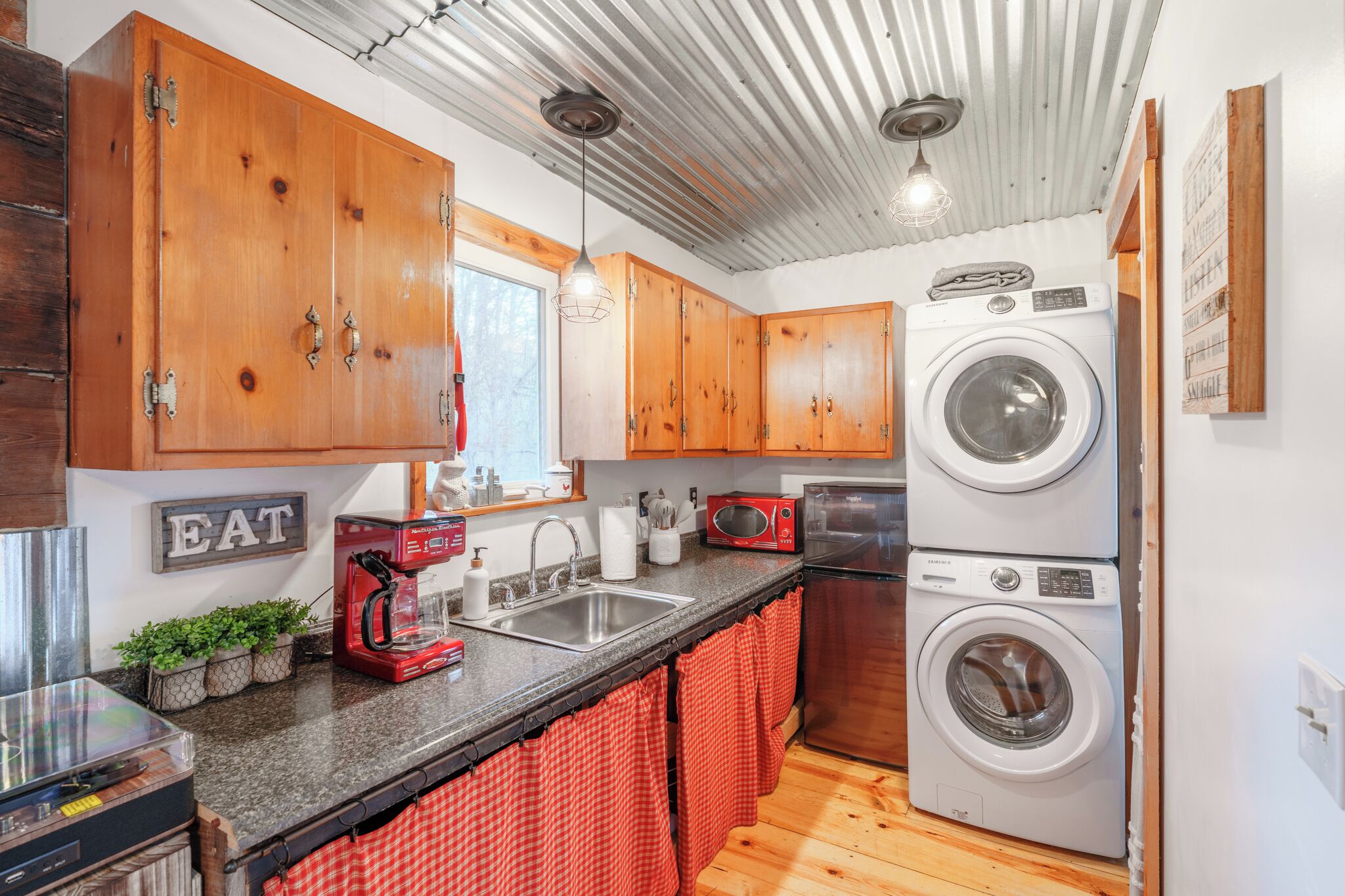 Fridge, microwave, coffee/tea maker, toaster