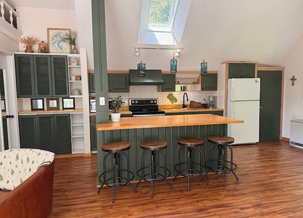 Private kitchen - Lovely 2-bedroom house in Grand Marais (Grand Marais)