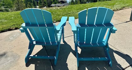Mountain Modern Retreat, Walkable, Waterfront, Ski