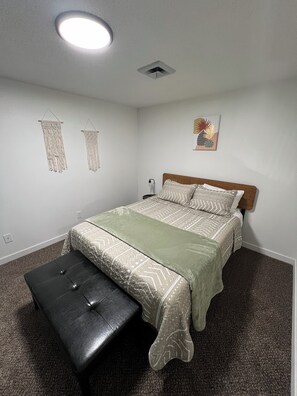 3 bedrooms, iron/ironing board, WiFi, bed sheets