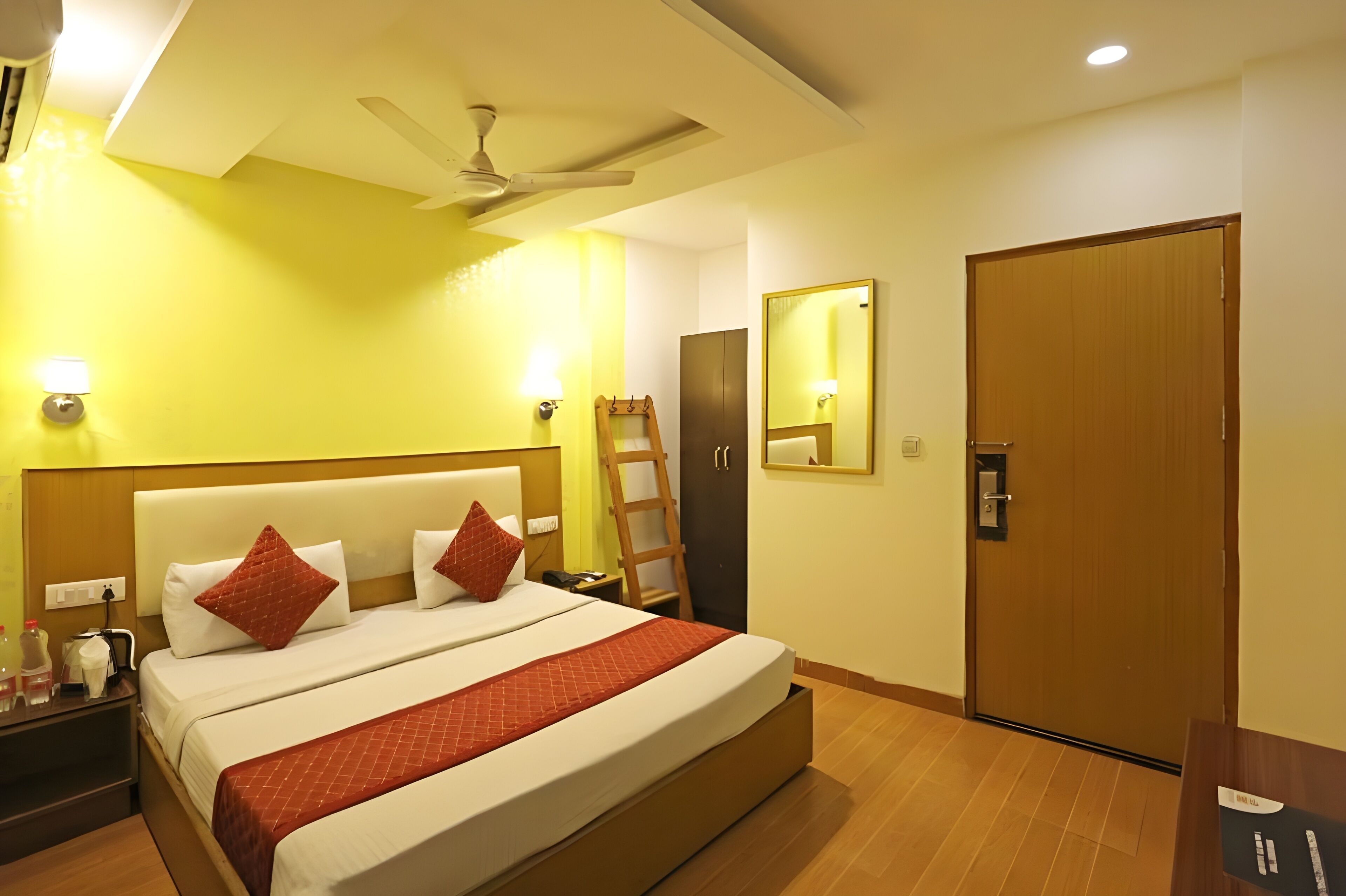 Egyptian cotton sheets, premium bedding, soundproofing, free WiFi