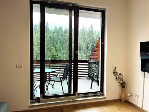 Panorama Pine Retreat | Spacious 2-Bedroom Flat