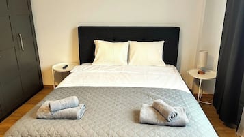 2 bedrooms, iron/ironing board, internet, bed sheets