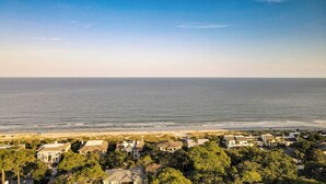 A coastal residential area with houses and a beach. - Hilton Head Retreat | Gated Villa, Pets OK (Hilton Head Island)