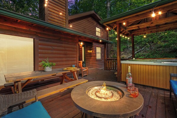 Outdoor dining - Forest Escape • Themed Rooms • Hot Tub • Dollywood (Sevierville)