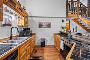 Mikrowelle, Ofen, Herdplatte, Geschirrspüler