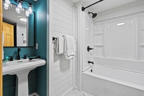 Dusche, Handtücher, Seife, Toilettenpapier