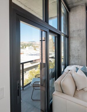 Interior - Luxury 2BR 2BA Penthouse-Pool, Gym, Pkg, Views! (Salt Lake City)