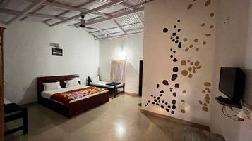 Basic Suite, Patio, Mountain View