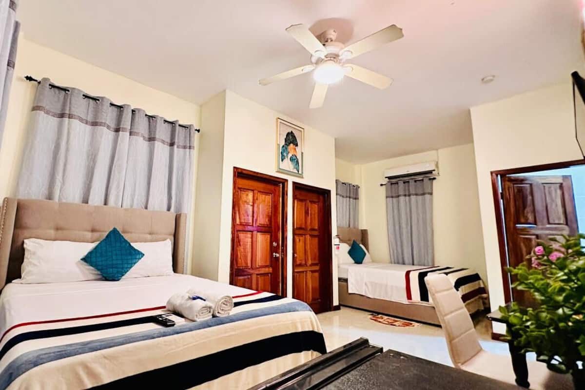 Quarto casal, varanda, vista para a cidade | Escrivaninha, espaço de trabalho para notebook, Wi-Fi de cortesia