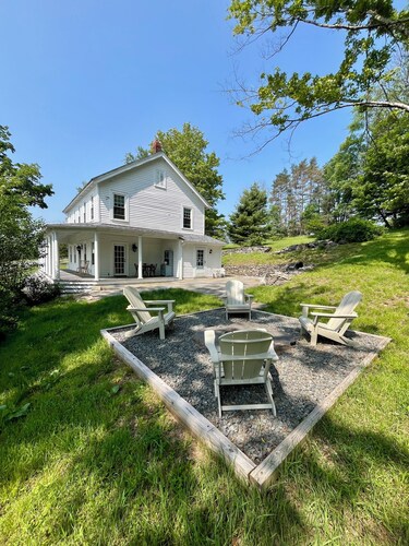 Peaceful 4-bedroom Farmhouse in Fallsburg