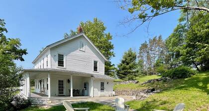 Peaceful 4-bedroom Farmhouse in Fallsburg