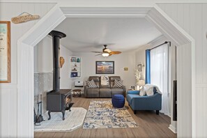 Interior - Sea Breeze Cottage - Woodstove, Beach and Dining (Pacific City)