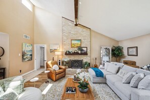 Smart TV, fireplace, books, stereo