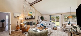 Stylish 3BR, 2BA with King - Near NASA, Kemah & Baybrook