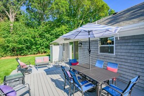 Outdoor dining - Charming Cape Escape Near Beaches & Dining (Yarmouth Port)