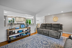 Smart TV, fireplace - Charming Cape Escape Near Beaches & Dining (Yarmouth Port)