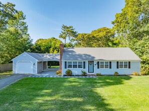 Exterior - Charming Cape Escape Near Beaches & Dining (Yarmouth Port)