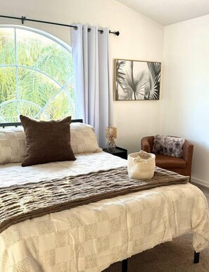 3 bedrooms, desk, iron/ironing board, free WiFi