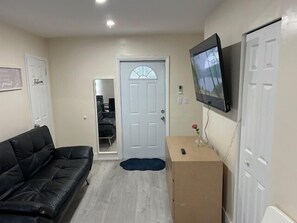 Interior - Charming secure 2 bedroom home near Miami AirPort. Free parking (Miami)