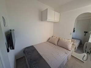 1 bedroom, internet, bed sheets