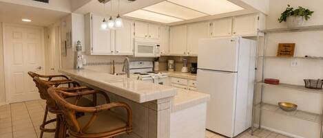 Coffee/tea maker, fridge, microwave, oven