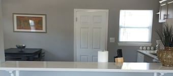 Welcoming home with everything you need in Cocoa - 2 bedrooms