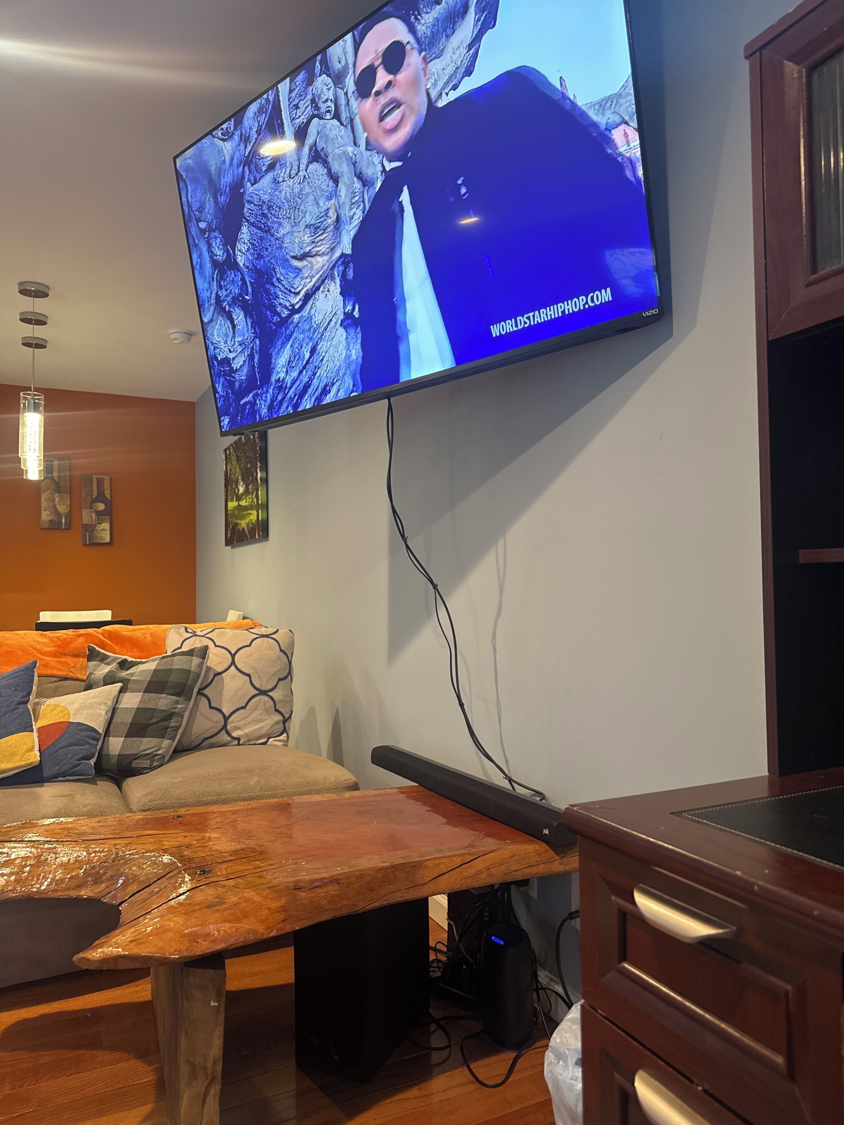 TV connectée, cheminée, médiathèque, vidéothèque