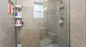 Shower, hair dryer, towels, soap - Perfect 10min to Lex 1 king Queen & Bunk#1 Biggest WD made Veteran owned (Richmond)