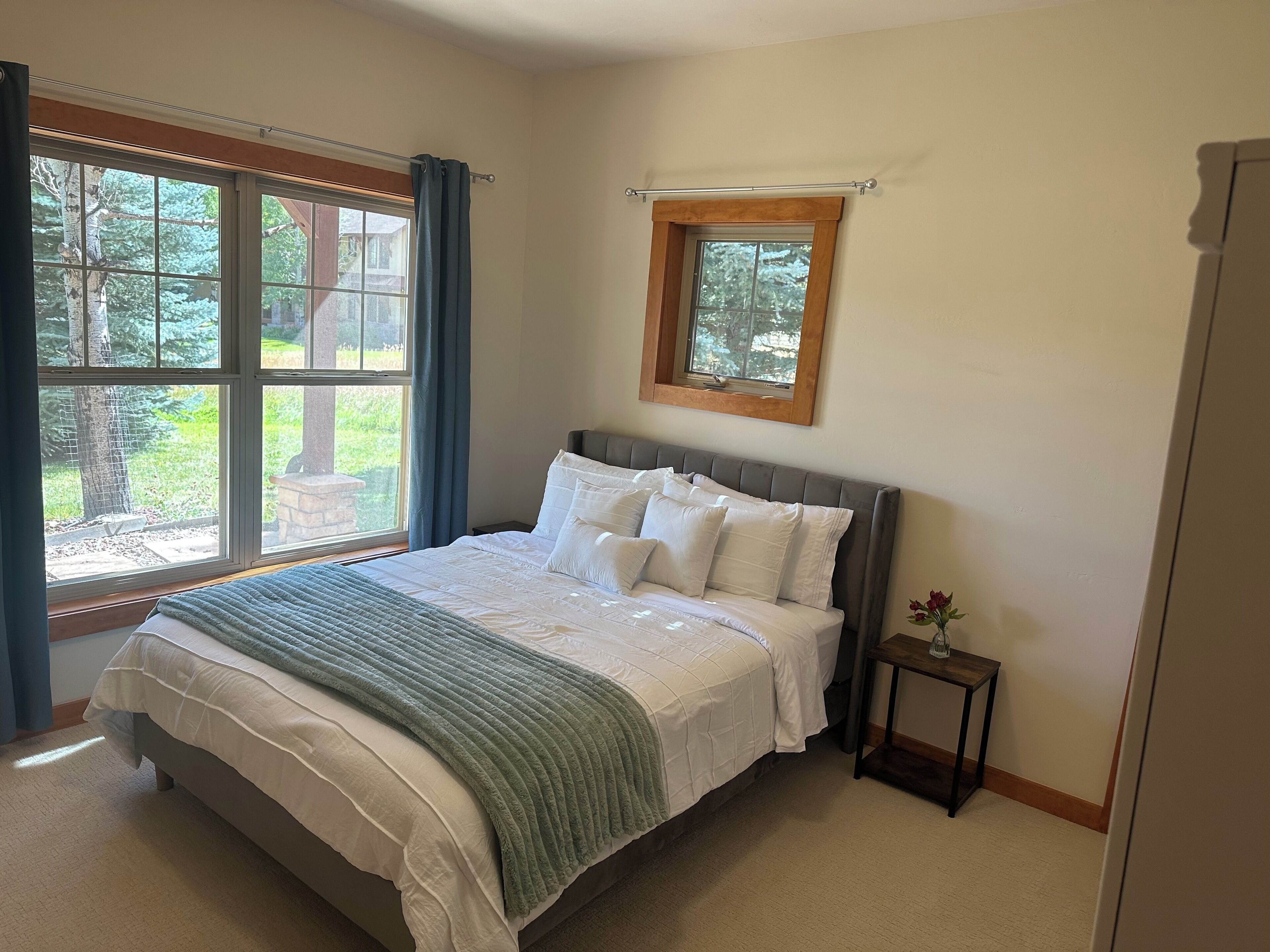 7 bedrooms, iron/ironing board, internet, bed sheets