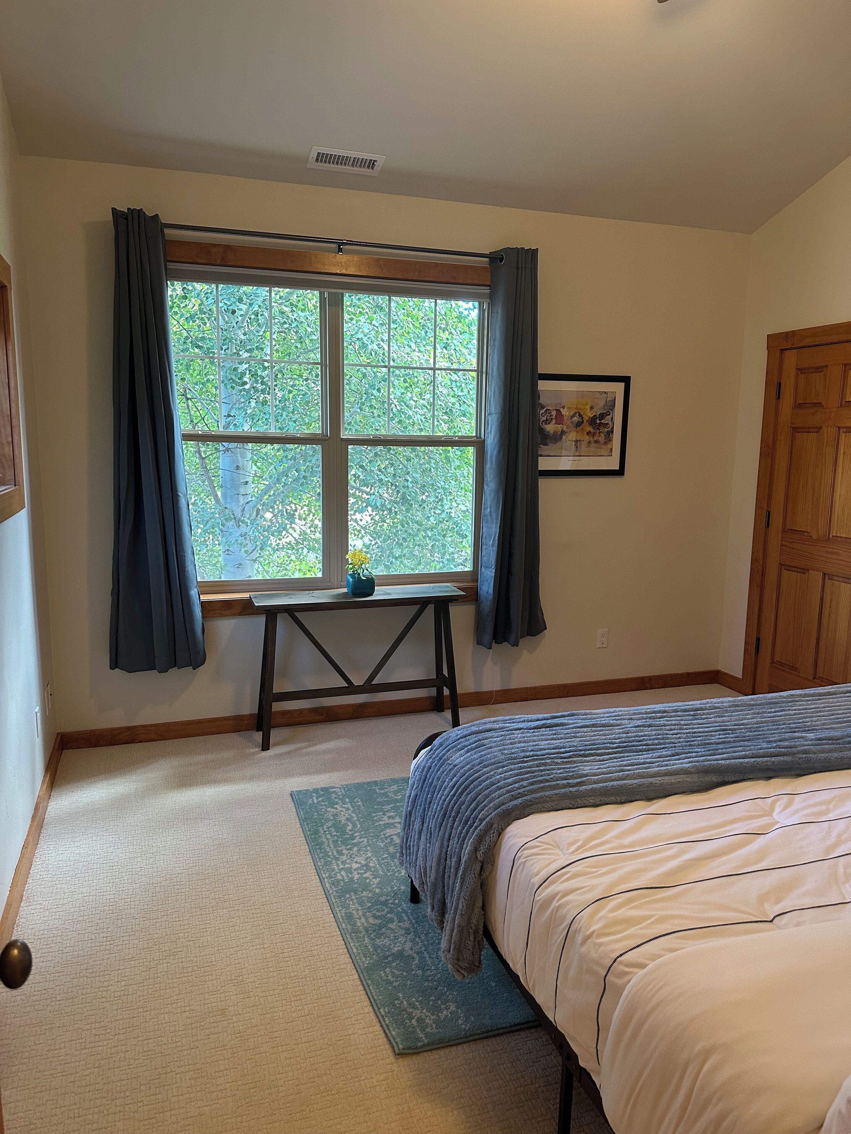 7 bedrooms, iron/ironing board, internet, bed sheets