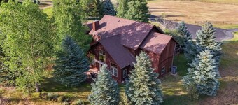 Spacious 7-bedroom Close to Sunlight, Downtown & the Hot Springs
