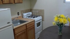 Classic Double Room | Dapur peribadi | Peti sejuk, ketuhar gelombang mikro 