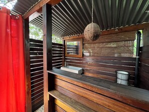 Towels, soap, toilet paper - Classic 1950 Mid Century Modern Home in the San Rafael Hills (Pasadena)
