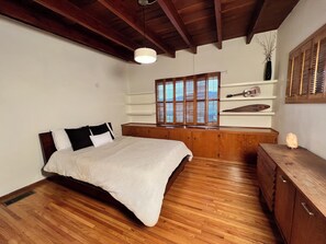 3 habitaciones, tabla de planchar con plancha, wifi y ropa de cama 