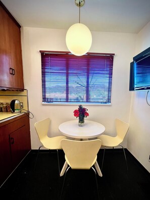Dining - Classic 1950 Mid Century Modern Home in the San Rafael Hills (Pasadena)