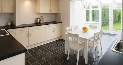 Reading Centre Parking Sleeps 10