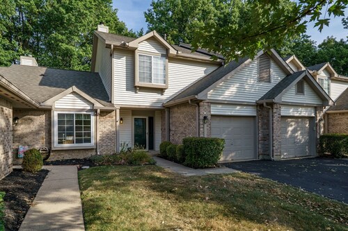 Beth's Hideaway - 3 bedroom 2.5 bath in a quiet neighborhood & lots of walking.