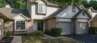 Beth's Hideaway - 3 bedroom 2.5 bath in a quiet neighborhood & lots of walking.