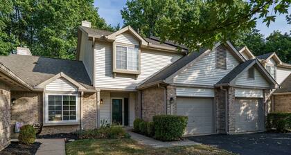 Beth's Hideaway - 3 bedroom 2.5 bath in a quiet neighborhood & lots of walking.