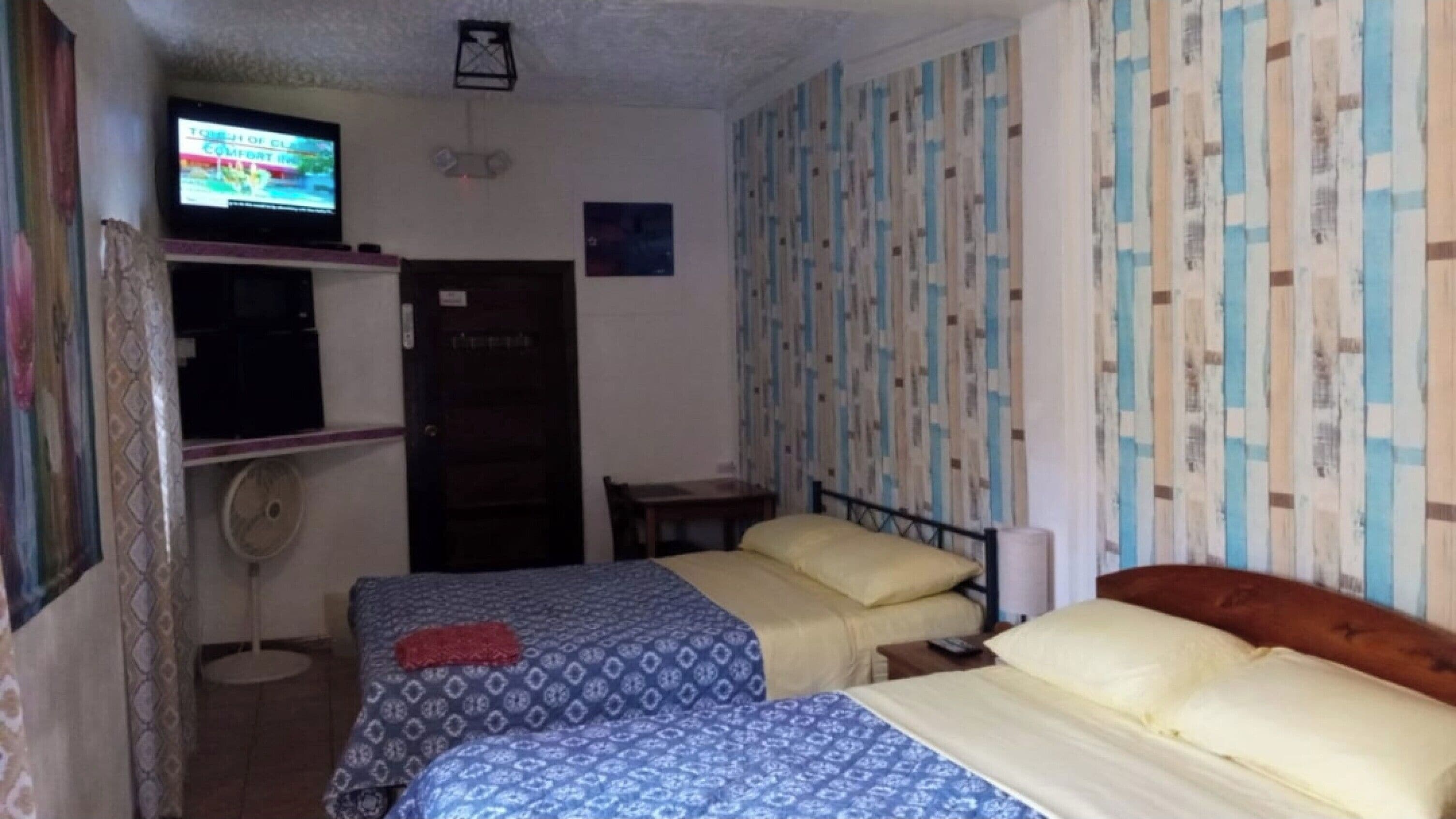 Classic-værelse til 4 personer - terrasse - byudsigt | Pengeskab på værelset, lydisolering, strygejern/strygebræt, gratis Wi-Fi