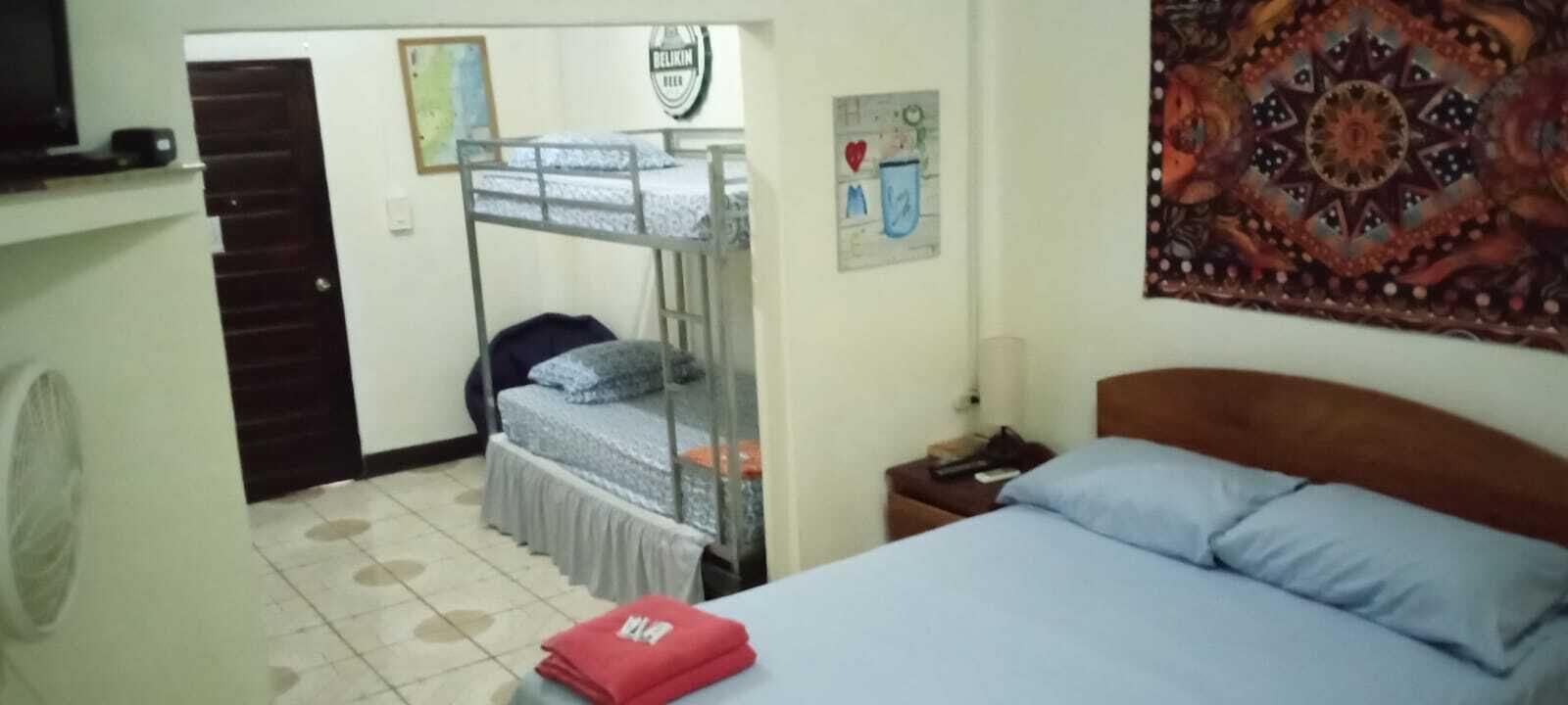 Familieværelse - terrasse | Pengeskab på værelset, lydisolering, strygejern/strygebræt, gratis Wi-Fi